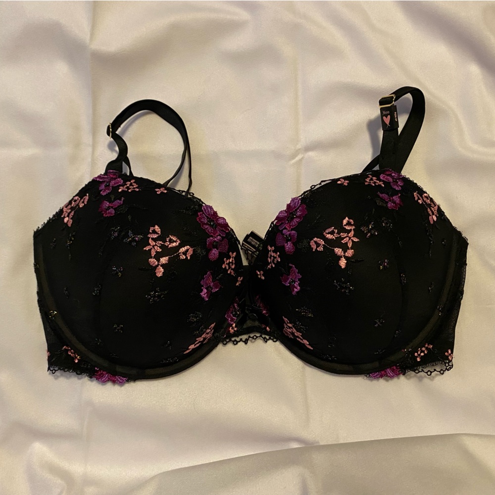 COPY - BNWT Victoria’s Secret bra 36DD